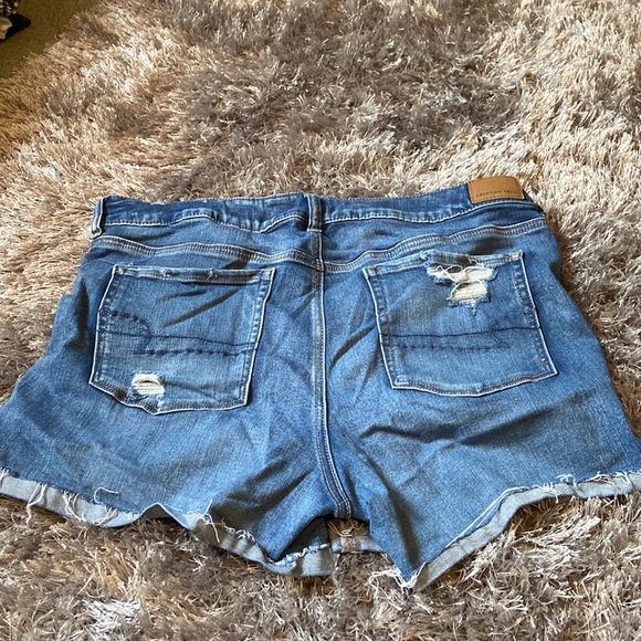 Shorts - Picture 2 of 3
